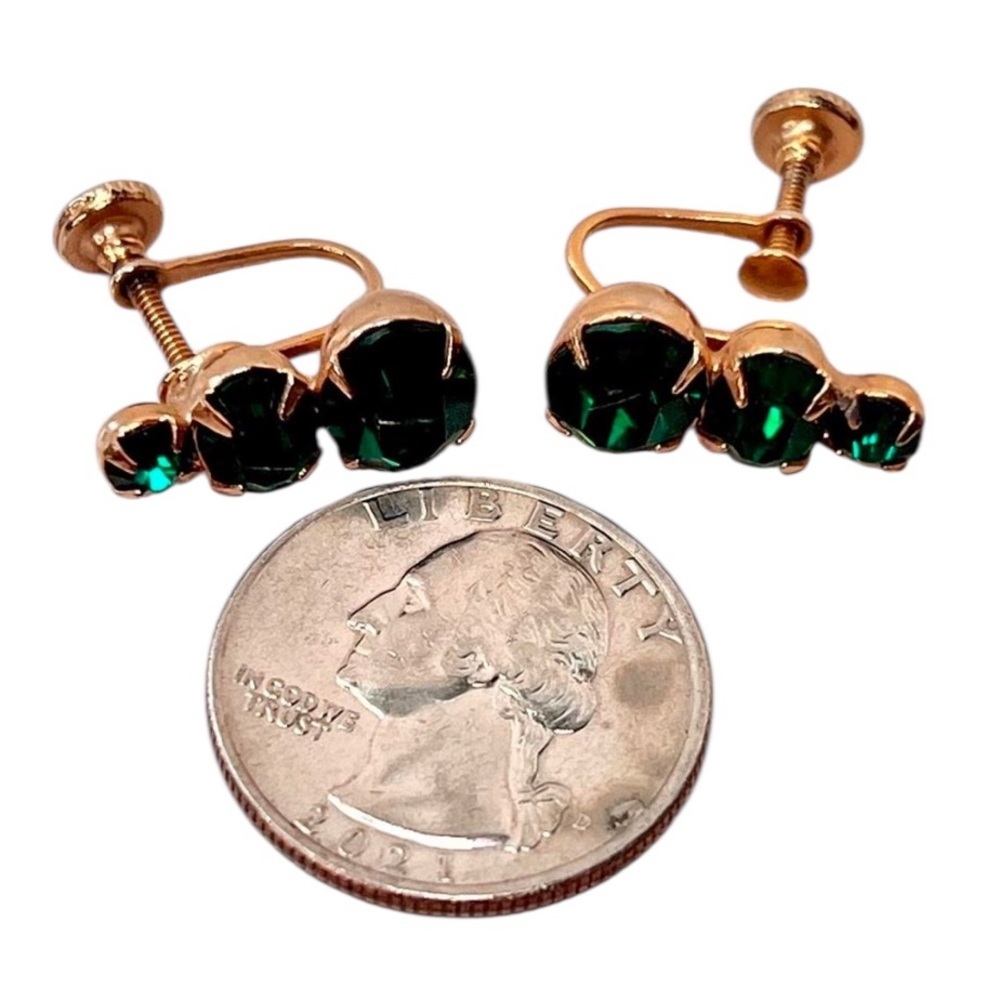 Vintage Emerald Green Goldtone Clip On Screwback Teardrop Earrings - Picture 5 of 6